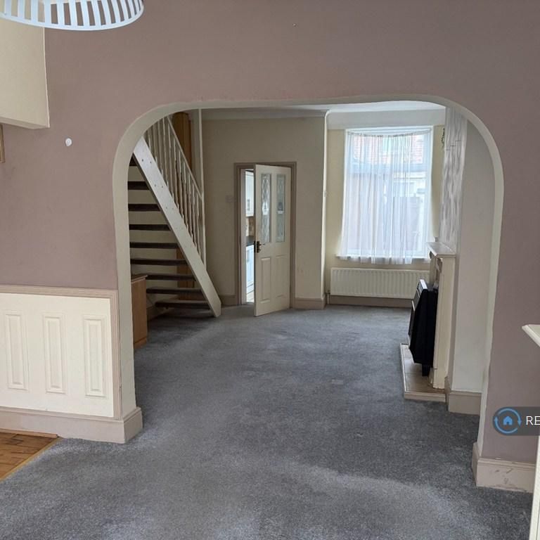 2 bedroom terraced house to rent - Photo 1
