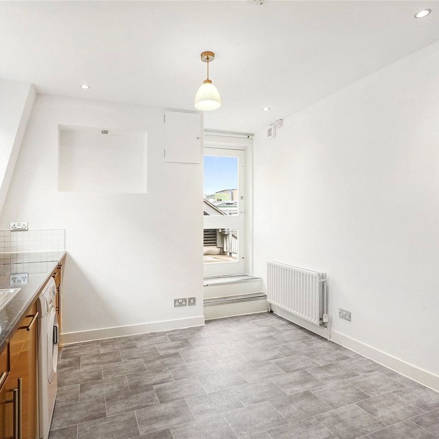 Long Acre, Covent Garden, WC2E, London - Photo 1