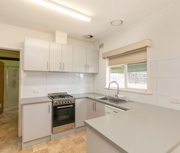 81 Heathfield Rise, Box Hill North VIC 3129 - House For Rent | Domain - Photo 6