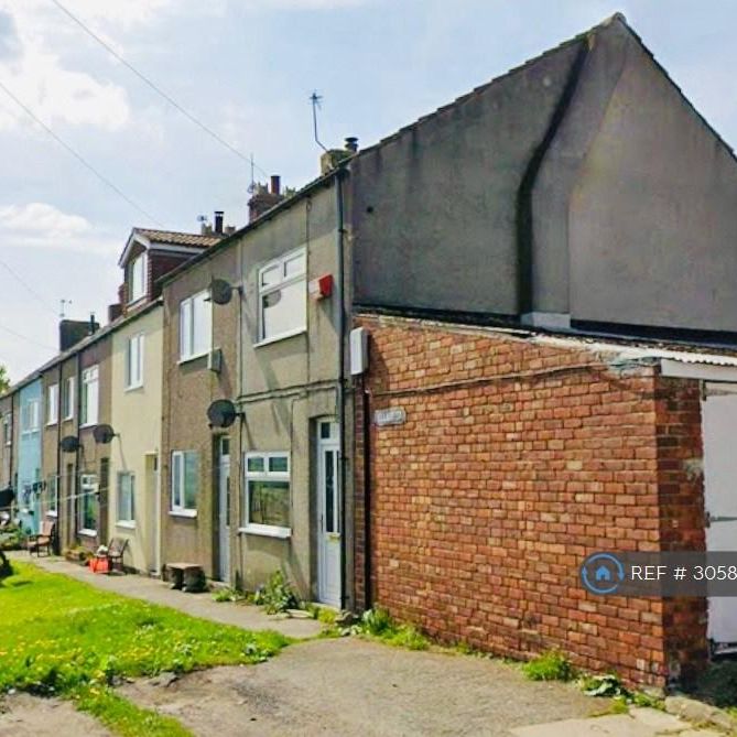 2 bedroom end of terrace house to rent - Photo 1