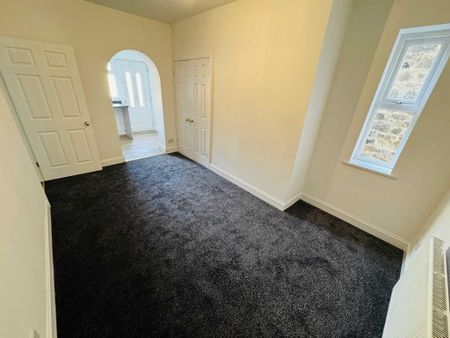 4 bedroom semi-detached house to rent - Photo 5