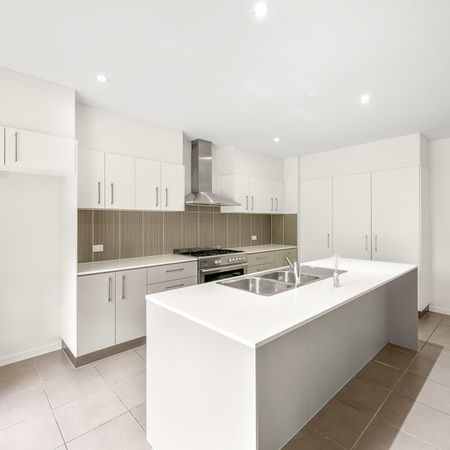 SUPERIOR & STYLISH EXECUTIVE HOME WITH IMPRESSIVE EXTRAS - Photo 3