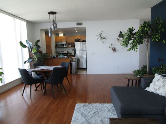 For Lease - 218 Queens Quay Street Unit# 1512, Toronto, Ontario - Photo 1