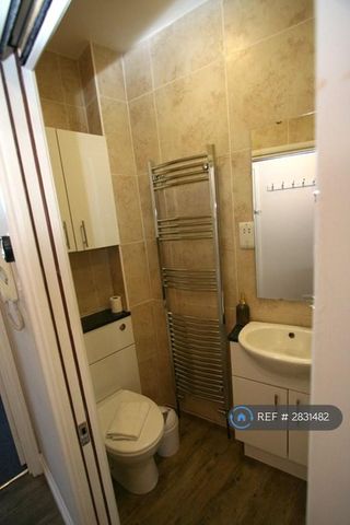 1 bedroom flat to rent - Photo 4