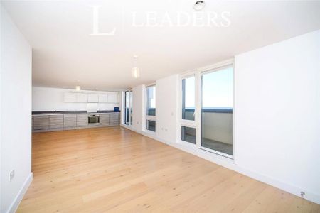 3 bedroom flat to rent - Photo 2