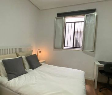 Room in a shared 4-bedroom apartment for rent in Cortes, professionals and students only - Foto 5