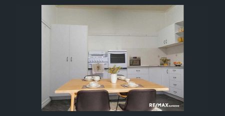 Spacious Home on 1,234m² with Outstanding Exposure - Photo 3