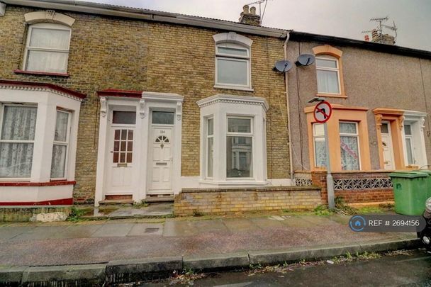 3 bedroom terraced house to rent - Photo 1