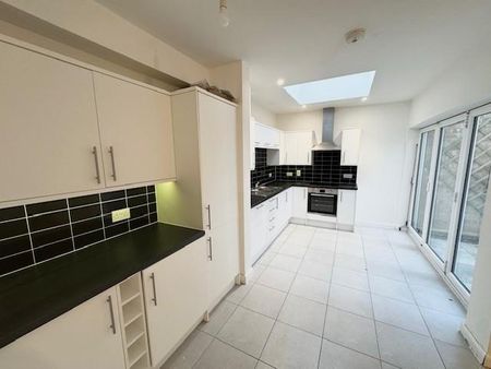 3 bedroom townhouse to rent - Photo 4