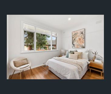 Private Single-Level Retreat with Lush Garden Surrounds - Photo 5