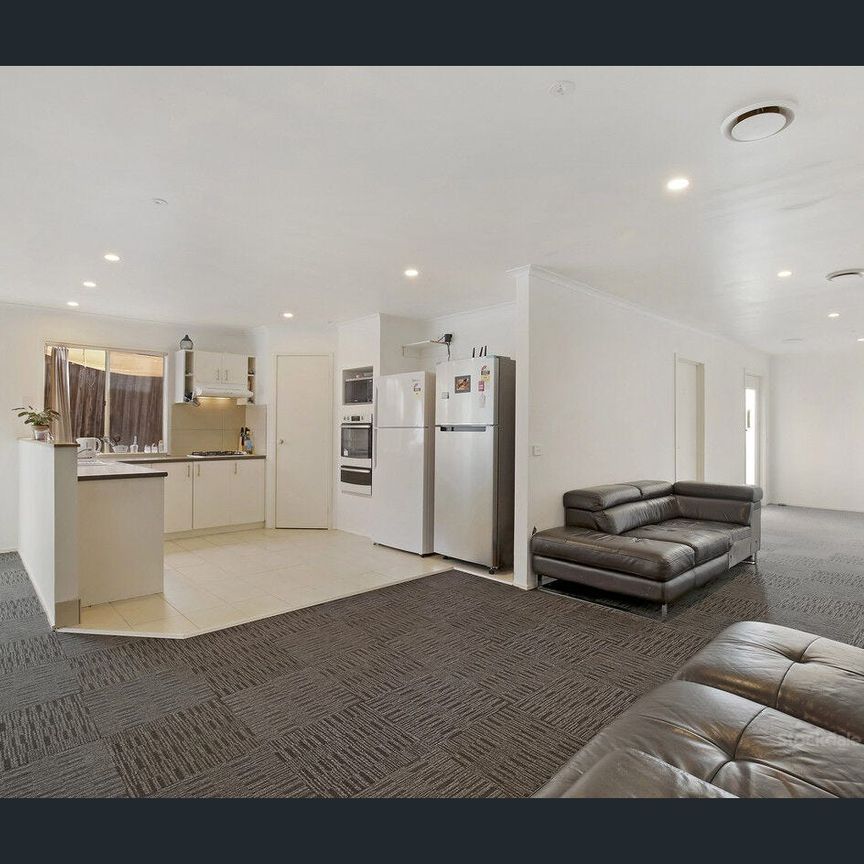 3 ROOMS FOR RENT! LARGE MODERN ROOMS - Photo 1