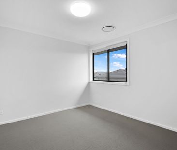 Modern & Sophisticated Home - Photo 5