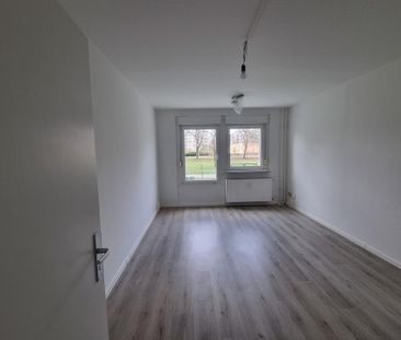 Singlewohnung mit Einbauküche im Erdgeschoss - Photo 1