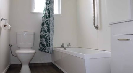 Freshly Renovated 2 Bedroom Duplex - Quiet Cul-de-Sac Living - Photo 5