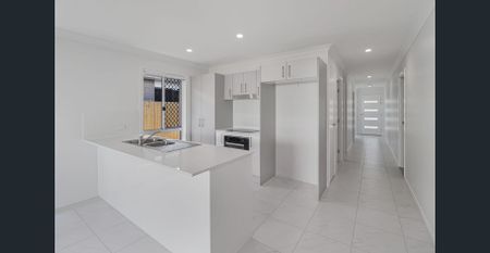 Modern Family Home in Beautiful South Maclean - Photo 2