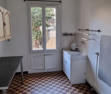 Location Appartement 2 pièces 50m² TOULON 83000 - Photo 5