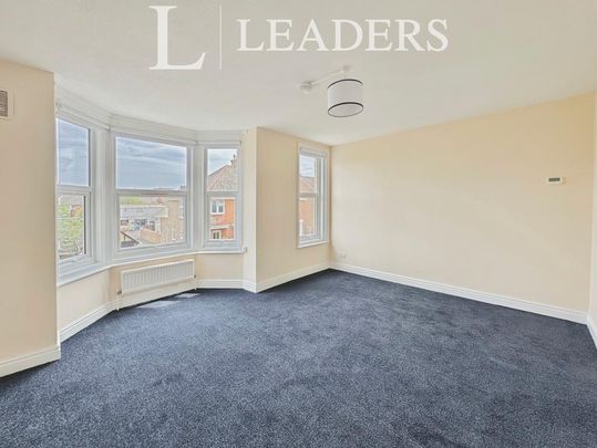 3 bedroom flat to rent - Photo 1