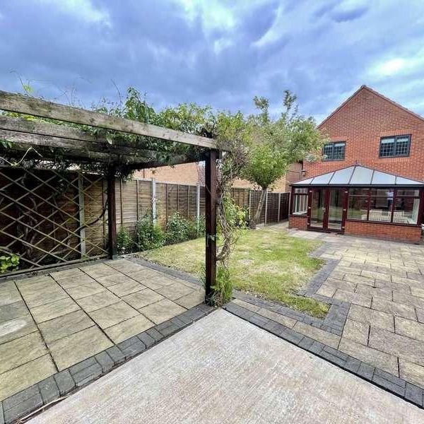 Longhedge, Caldecotte, MK7 - Photo 1