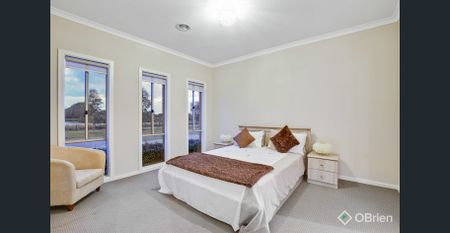 4 BEDROOM WATERFRONT LIVING - Photo 4