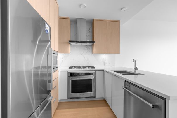 699 Whiting Way #2004, Coquitlam, BC V3J0N7 - Photo 1