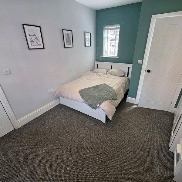 5 bedroom house to rent - Photo 1