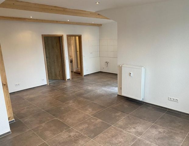 renovierte 2-Zimmer-DG mit Balkon, sofort bezugsfrei - Foto 1