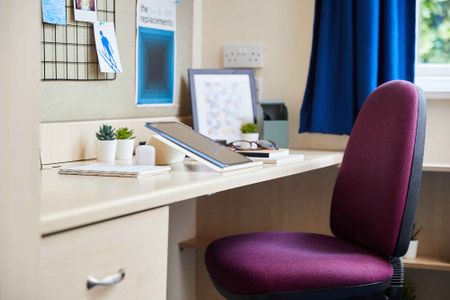 Single Ensuite Room - Photo 3