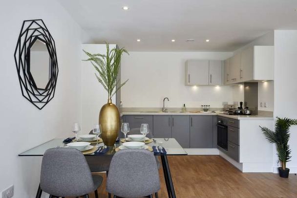 Furnished 1 bedroom apartment to rent within the Bath Riverside development, within walking distance of Bath's beautiful historic City Centre. High spec gym and - Photo 1