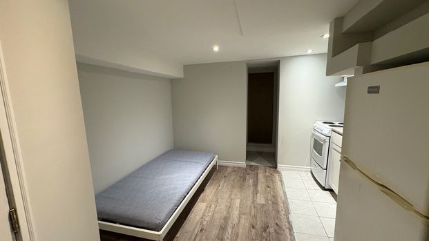 For Lease - 8 Poplar Plains Crescent Unit# B, Toronto, Ontario - Photo 1