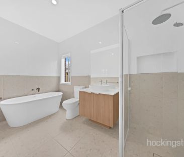 BRAND NEW LUXURIOUS FAMILY HOME - Photo 2