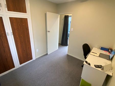 2 Bedroom unit close to the CBD - Photo 3