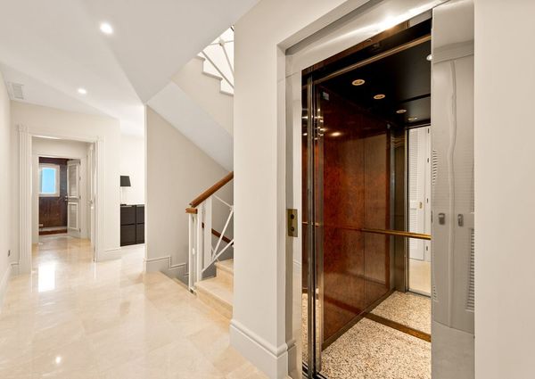 Luxury Villa for rent in Marbella Del Este, Andalusia