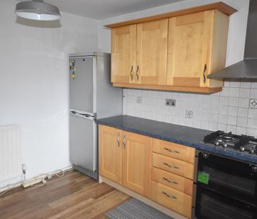 3 bedroom end of terrace house to rent - Photo 4