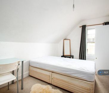 6 bedroom detached house to rent - Photo 2