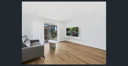 Top Floor Treasure in the Heart of Chevron Island! - Photo 3