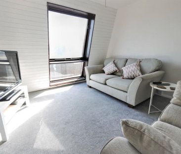 2 bedroom penthouse to rent - Photo 1