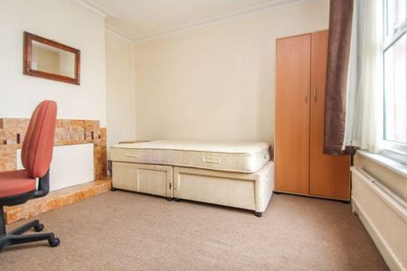 3 bedroom detached house to rent - Photo 4