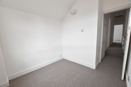 3 bedroom House To Let Total Size: 1034 SQ FT - Photo 5