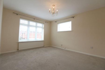 4 bedroom detached house to rent - Photo 2