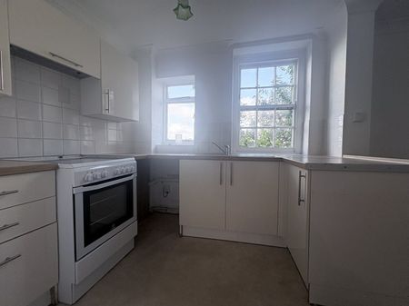 F1 Hawkings House - Photo 5