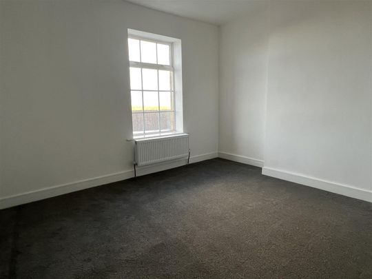 Wood Lane, Carlton, S71, Barnsley - Photo 1