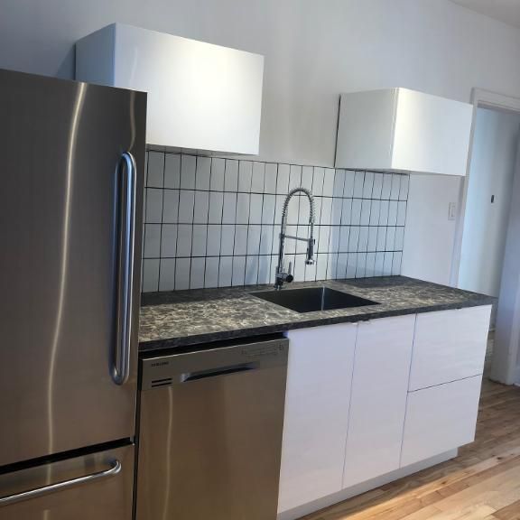 Studio contemporain à louer, chauffé incluant 5 électros. - Photo 1