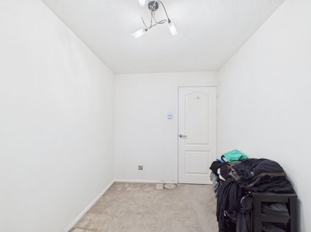 Redford Close, Feltham,TW13 - Photo 3