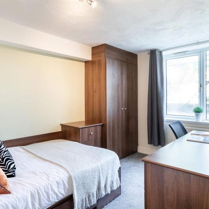 4 bedroom terraced house to rent - Photo 1