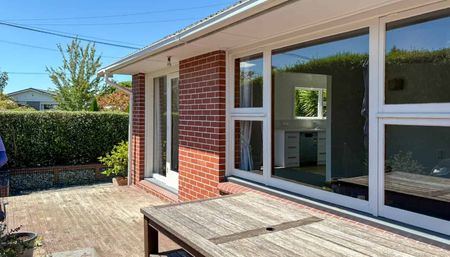 Family Friendly Three Bedroom Home with Great Outdoor Space! - Photo 2