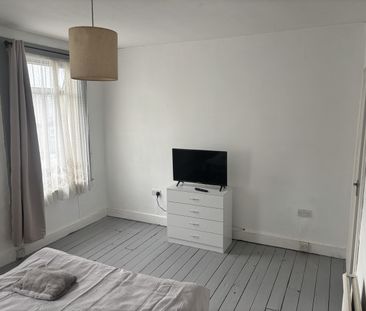 Room in a Shared House, Dunedin Road, E10 - Photo 4