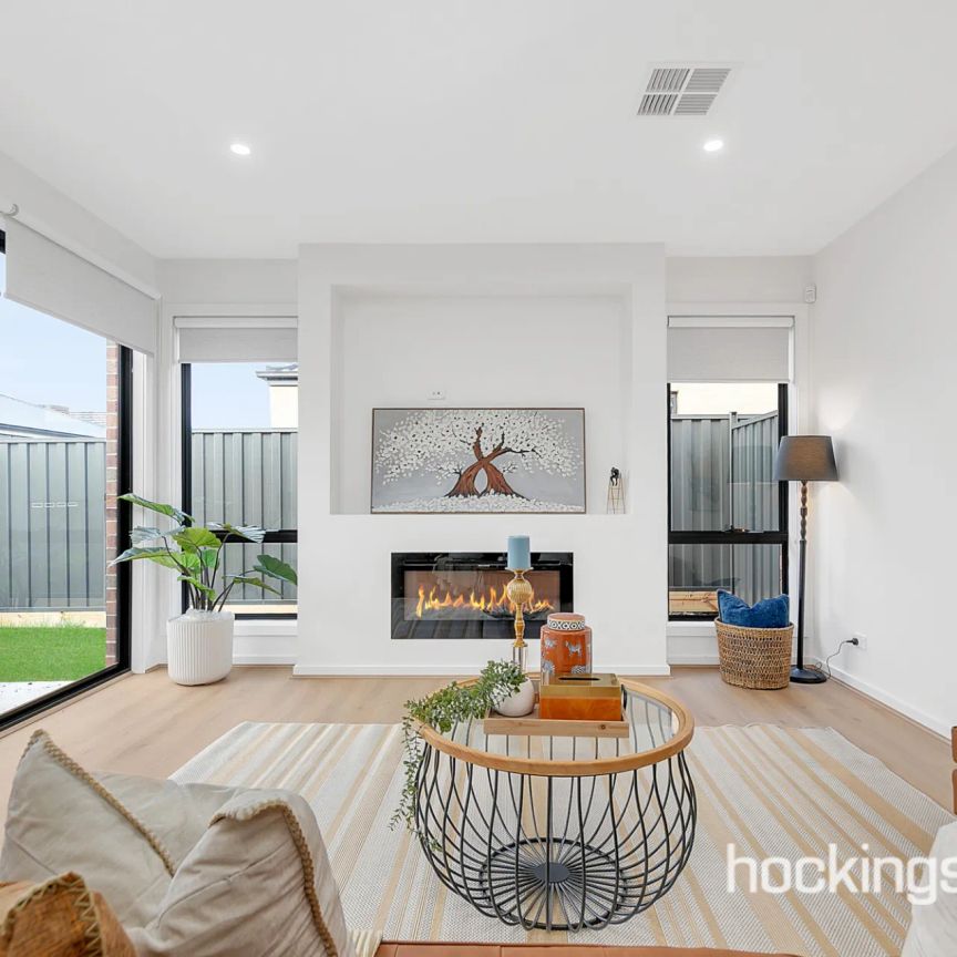 GREAT FAMILY HOME IN PRIME LOCATION - Photo 1