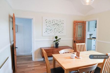 3 bedroom end of terrace house to rent - Photo 4