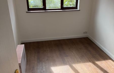 1 Bed Flat, Cross Road, SW19 - Photo 3
