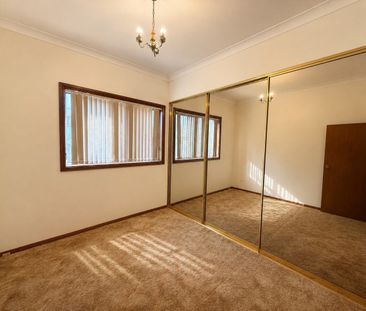 Spacious Family Home with Utilities & Lawn Maintenance Included - Photo 5